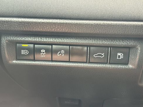 Used 2025 Toyota Camry LE FWD image 31