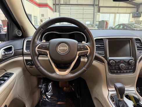 Used 2017 Jeep Grand Cherokee Limited w/ Trailer Tow Group IV image 22