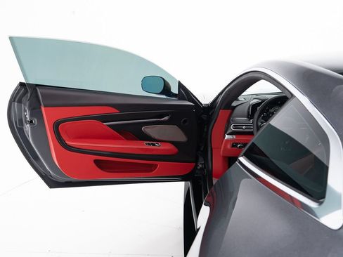 Used 2025 Aston Martin Vanquish RWD image 10