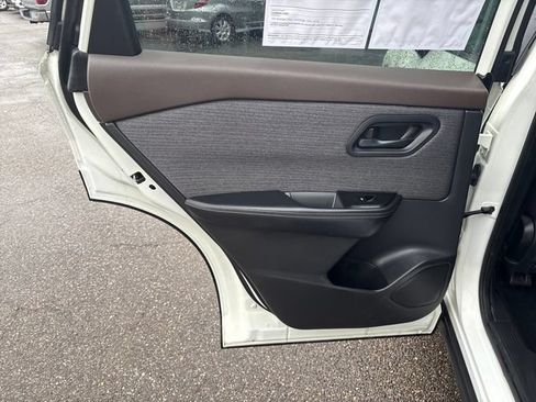 Used 2022 Nissan Rogue S AWD/4WD image 18