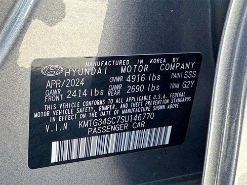 Used 2025 Genesis G70 2.5T image 16