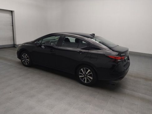 Used 2021 Nissan Versa SV image 3