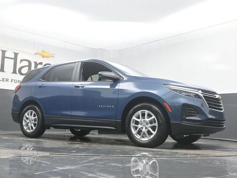 Used 2024 Chevrolet Equinox LS w/ LS Convenience Package image 2