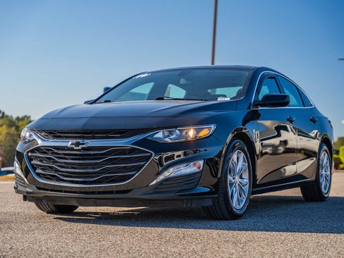 Used 2019 Chevrolet Malibu LT w/ Leather Package image 3