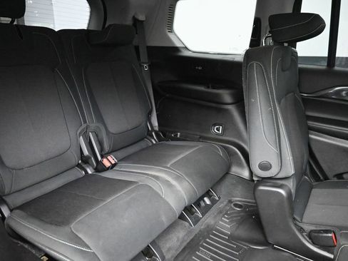 Used 2022 Jeep Grand Cherokee L Laredo w/ Luxury Tech Group I AWD/4WD image 9