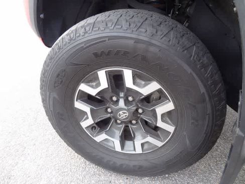 Used 2021 Toyota Tacoma TRD Off-Road w/ Technology Package AWD/4WD image 38