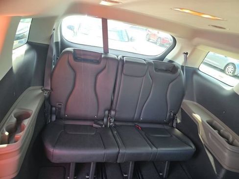 Certified 2025 Kia Carnival FWD image 12
