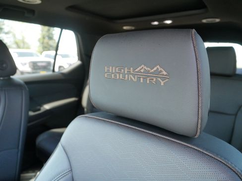 Used 2023 Chevrolet Traverse High Country AWD/4WD image 38