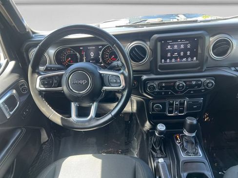 Used 2021 Jeep Gladiator Overland AWD/4WD image 12
