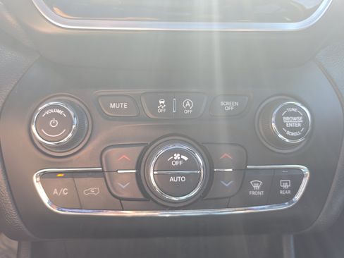 Used 2019 Jeep Cherokee High Altitude AWD/4WD image 30