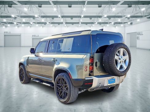 Used 2021 Land Rover Defender 110 SE image 2