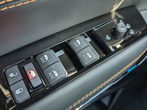New 2024 Jeep Grand Wagoneer L Series III AWD/4WD image 12