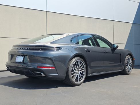 Used 2024 Porsche Panamera image 7