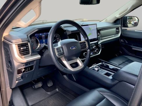 Used 2023 Ford Expedition XLT RWD image 16