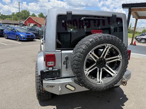 Used 2014 Jeep Wrangler Unlimited Sahara AWD/4WD image 10