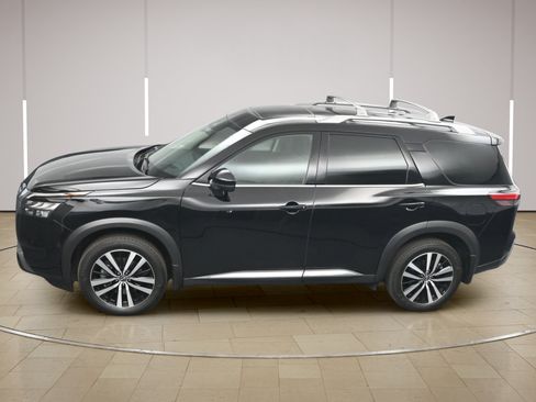 Certified 2025 Nissan Pathfinder Platinum w/ Cargo Package FWD image 40