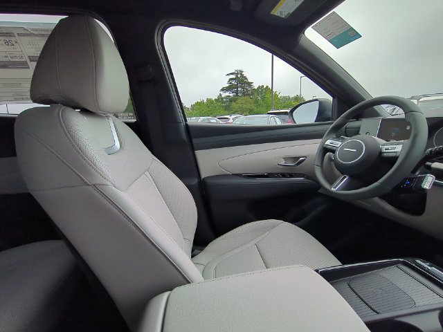 Certified 2025 Hyundai Tucson Limited AWD/4WD image 10