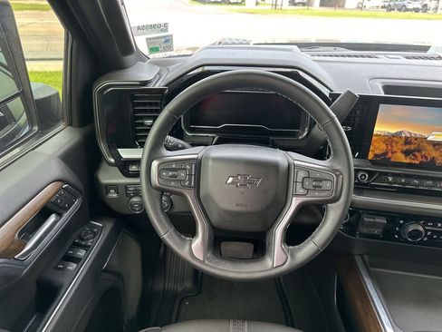 Used 2025 Chevrolet Silverado 2500 High Country w/ High Country Premium Package AWD/4WD image 11