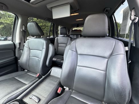 Used 2021 Honda Pilot Touring image 8