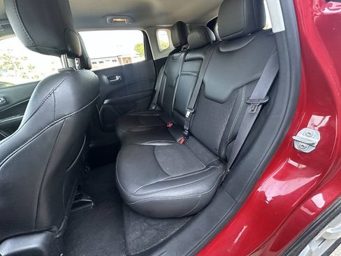 Used 2019 Jeep Compass Latitude FWD image 17