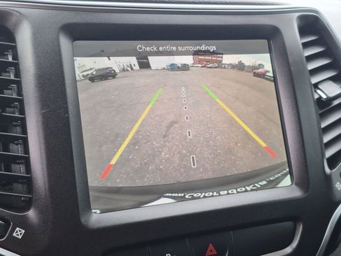 Used 2019 Jeep Cherokee Trailhawk w/ Cold Weather Group image 22