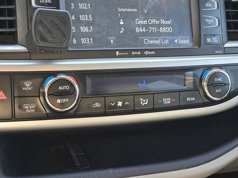 Used 2016 Toyota Highlander XLE image 19