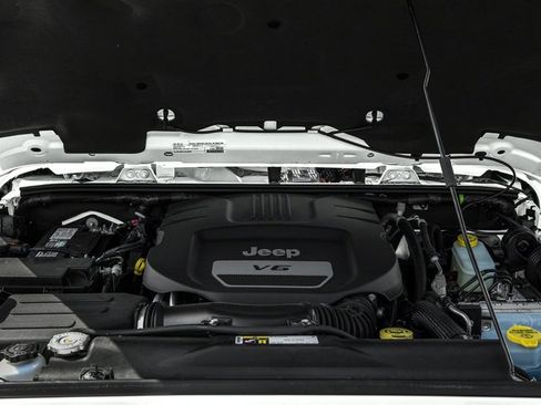 Used 2016 Jeep Wrangler Rubicon w/ Power Convenience Group AWD/4WD image 18