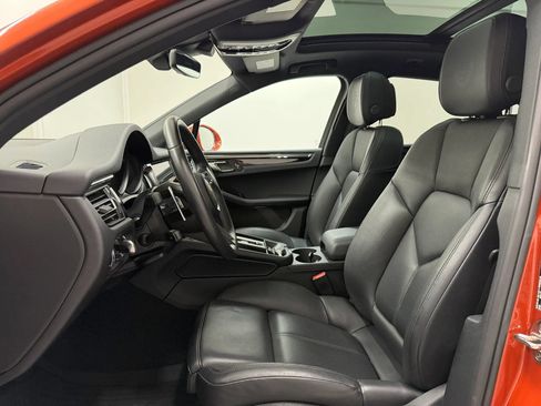 Used 2025 Porsche Macan AWD/4WD image 12