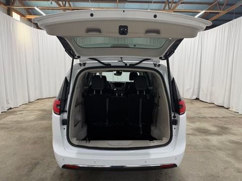 Used 2024 Chrysler Pacifica Touring-L FWD image 22