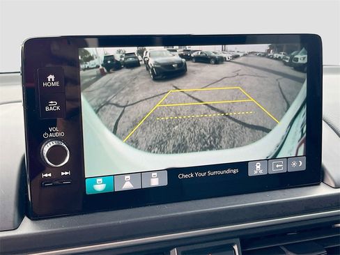 Used 2024 Honda Pilot Touring image 14