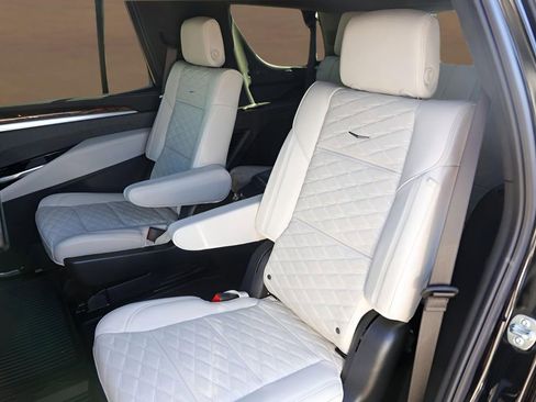 Certified 2025 Cadillac Escalade Sport Platinum w/ LPO, Floor Liner Package AWD/4WD image 23