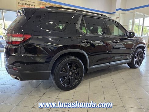 Used 2025 Honda Pilot Black Edition image 6