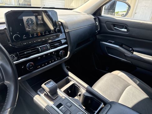 Used 2023 Nissan Pathfinder SL AWD/4WD image 24