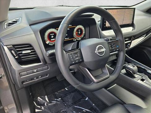Used 2025 Nissan Rogue SL FWD image 9