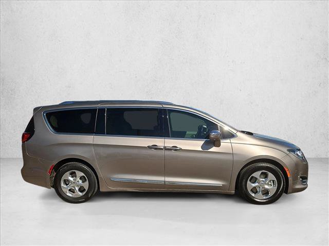 Used 2018 Chrysler Pacifica Limited w/ Advanced Safetytec Group FWD image 4