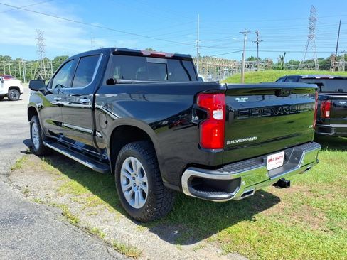 Used 2022 Chevrolet Silverado 1500 LTZ w/ LTZ Convenience Package II AWD/4WD image 5