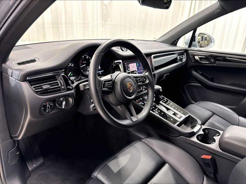 Used 2026 Porsche Macan AWD/4WD image 6