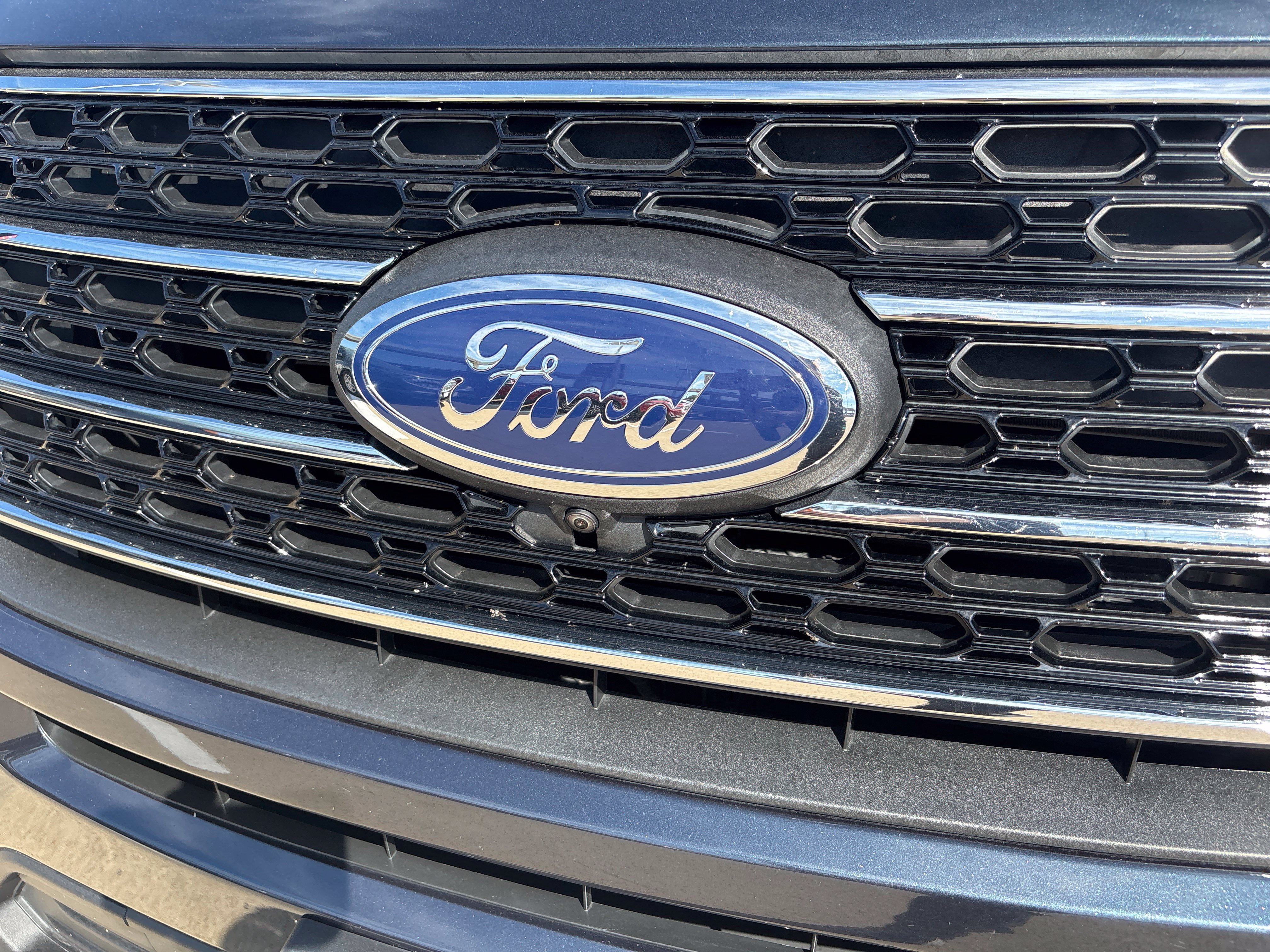 Used 2024 Ford Explorer XLT w/ Equipment Group 202A RWD image 3