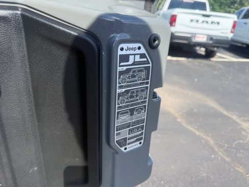 Used 2023 Jeep Wrangler Unlimited w/ Cold Weather Group AWD/4WD image 46