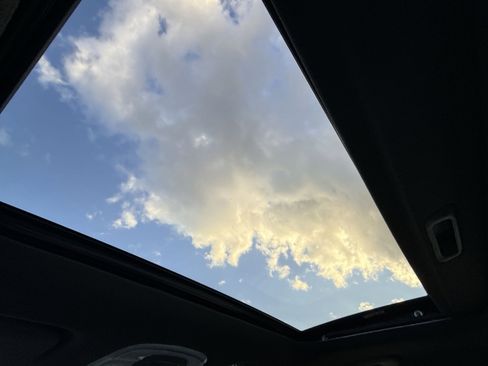 New 2025 Hyundai Elantra Limited image 24