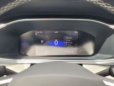 Certified 2025 Volkswagen Taos SE w/ Panoramic Sunroof Package AWD/4WD image 31