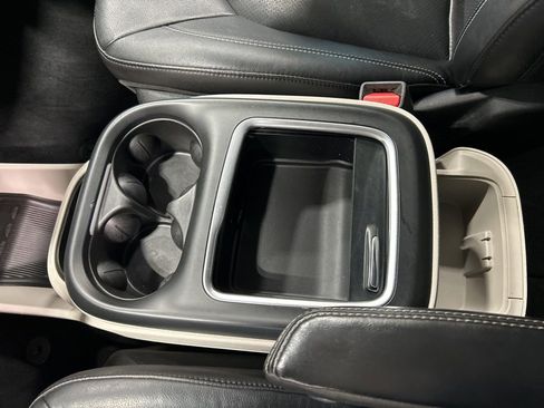 Used 2022 Chrysler Pacifica Touring-L image 21