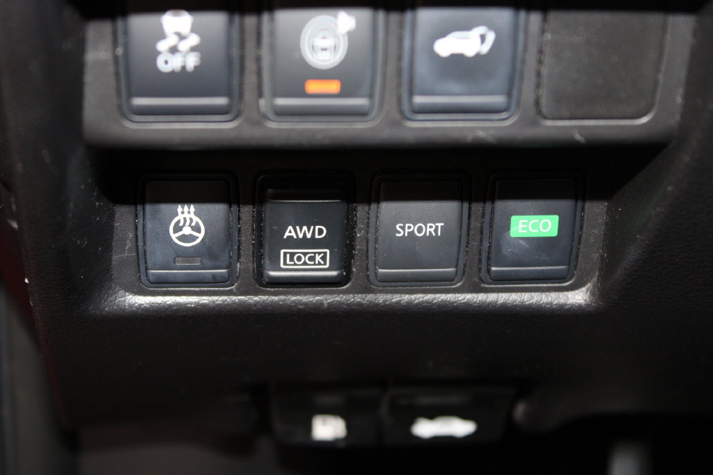 Used 2017 Nissan Rogue SV w/ SV Premium Package AWD/4WD image 42