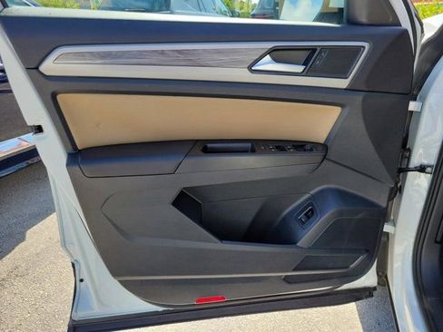 Used 2020 Volkswagen Atlas 4Motion SE V6 w/ Technology AWD/4WD image 16