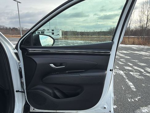 Used 2022 Hyundai Santa Cruz SEL Premium image 18