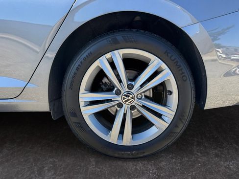 Used 2024 Volkswagen Jetta SE FWD image 9