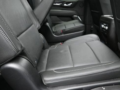 Used 2022 GMC Yukon Denali w/ Denali Premium Package image 22