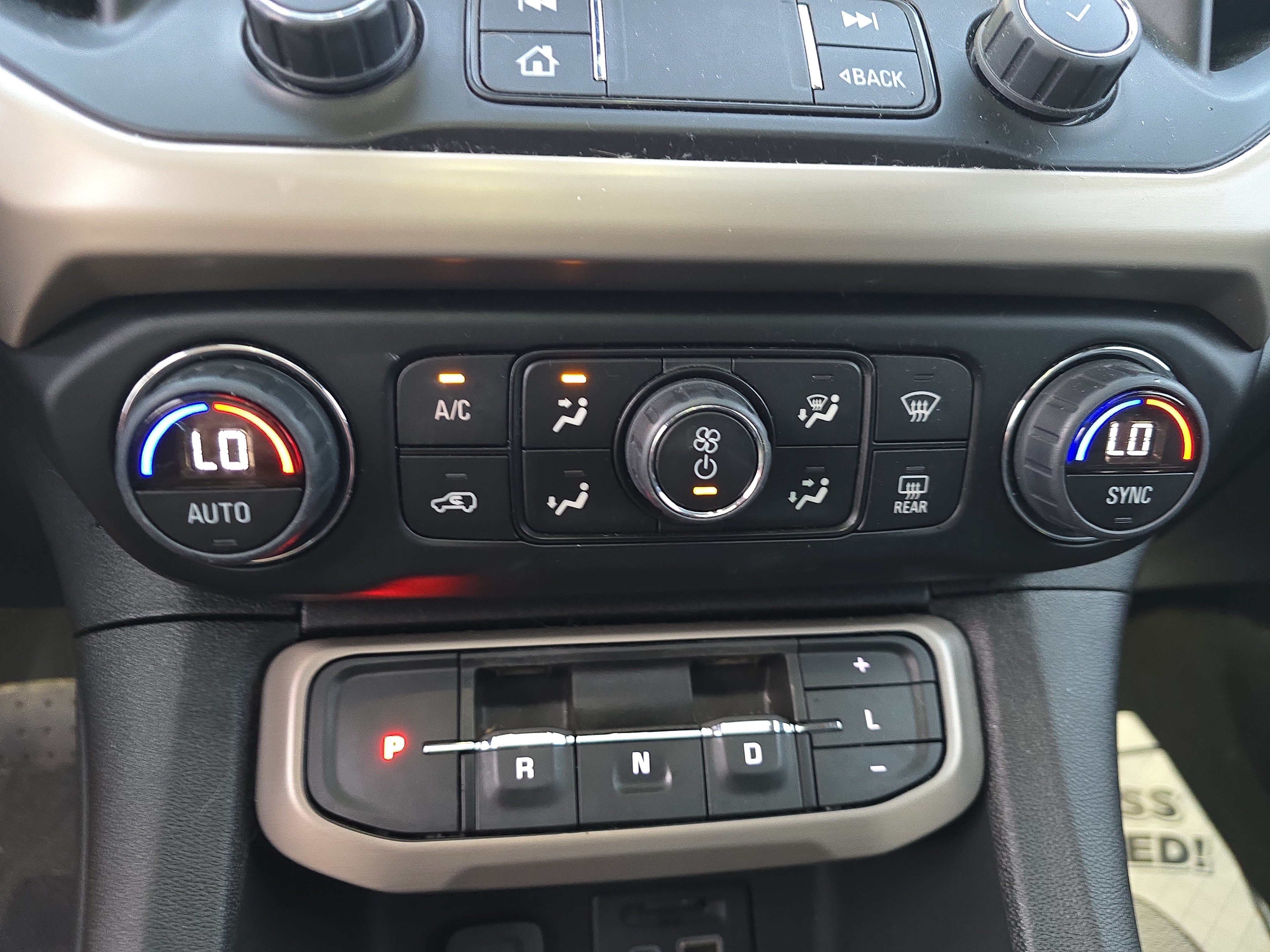 Used 2023 GMC Acadia Denali w/ Denali Technology Package AWD/4WD image 35
