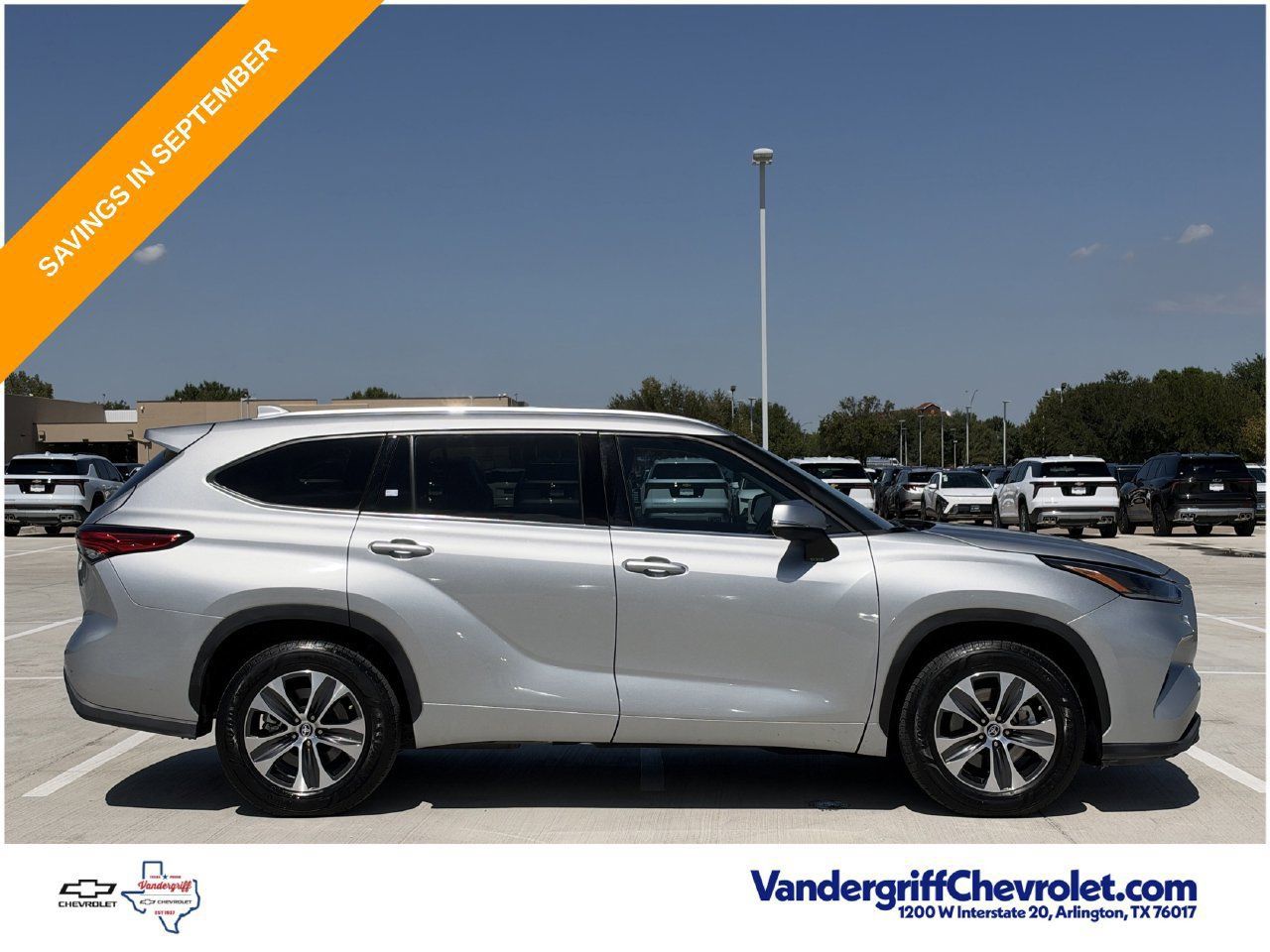 Used 2021 Toyota Highlander XLE FWD image 3