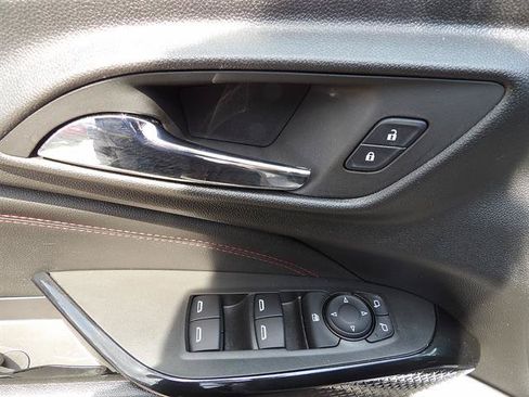 Certified 2024 Chevrolet Trax RS w/ Sunroof Package FWD image 11